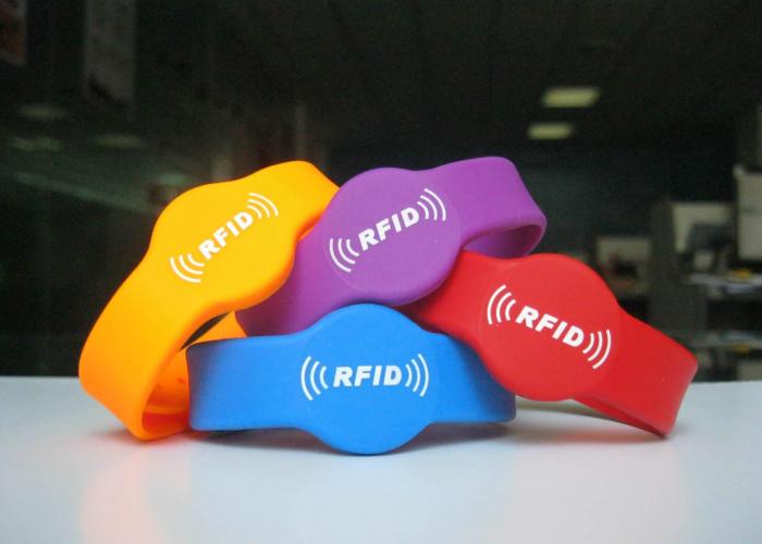 Which wristband is better for you?